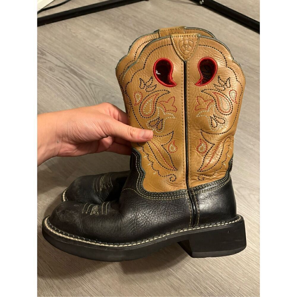 Ariat Short Tan,Red, and Black Boots Sz 6B Women’s